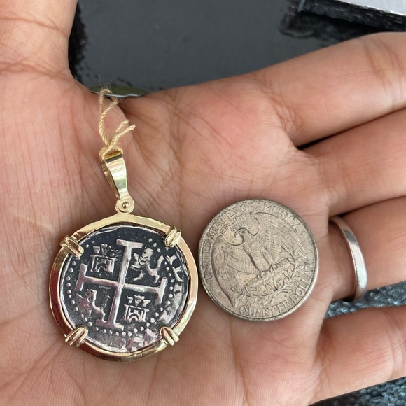 Atocha shipwreck Coin Pendant in 14Kt gold bezel - Picture 5 of 8